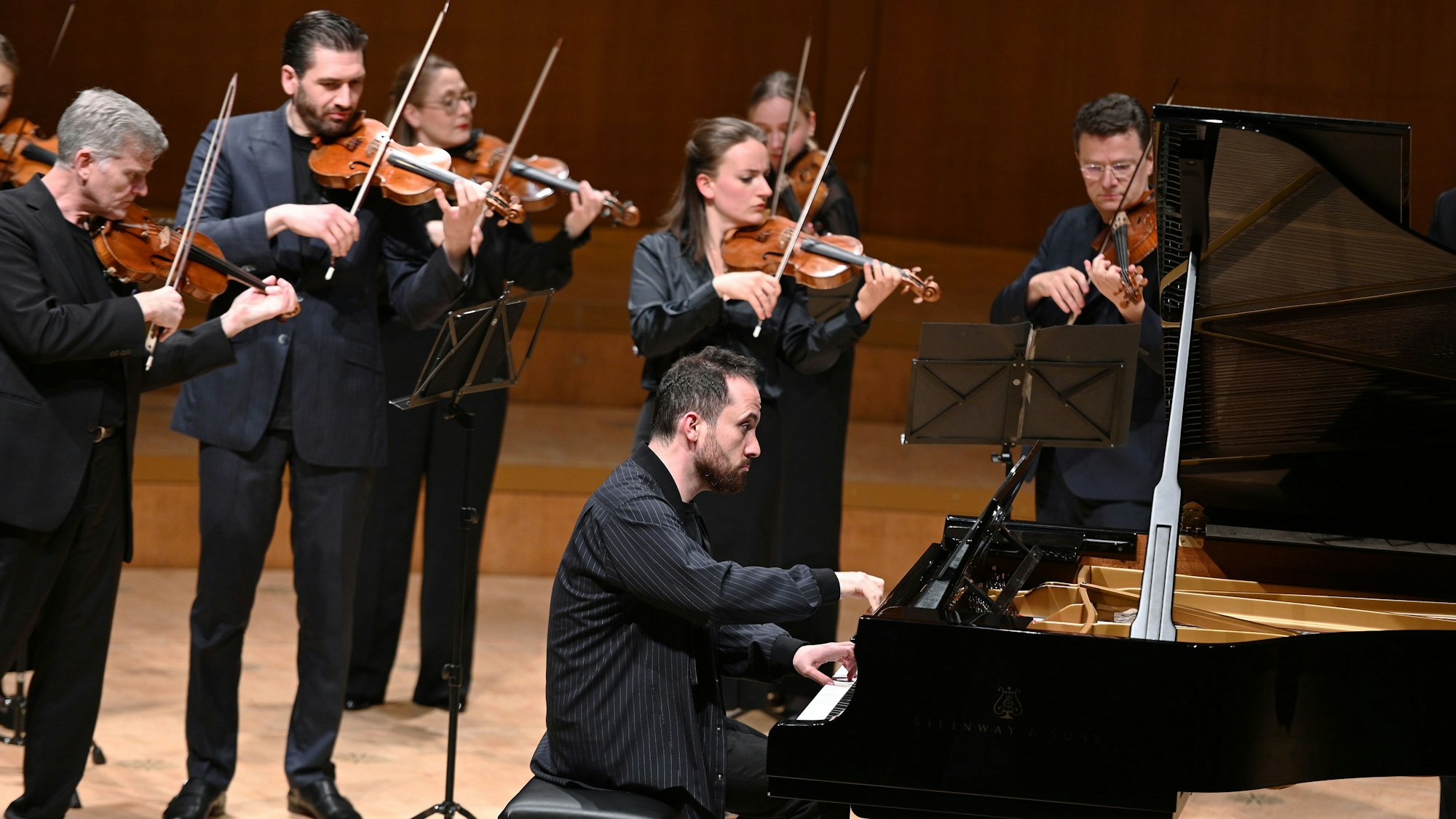 24.04..2024 Kölner Philharmonie
Igor Levit u. Berliner Barock Solisten
Fotos: Hyou Vielz