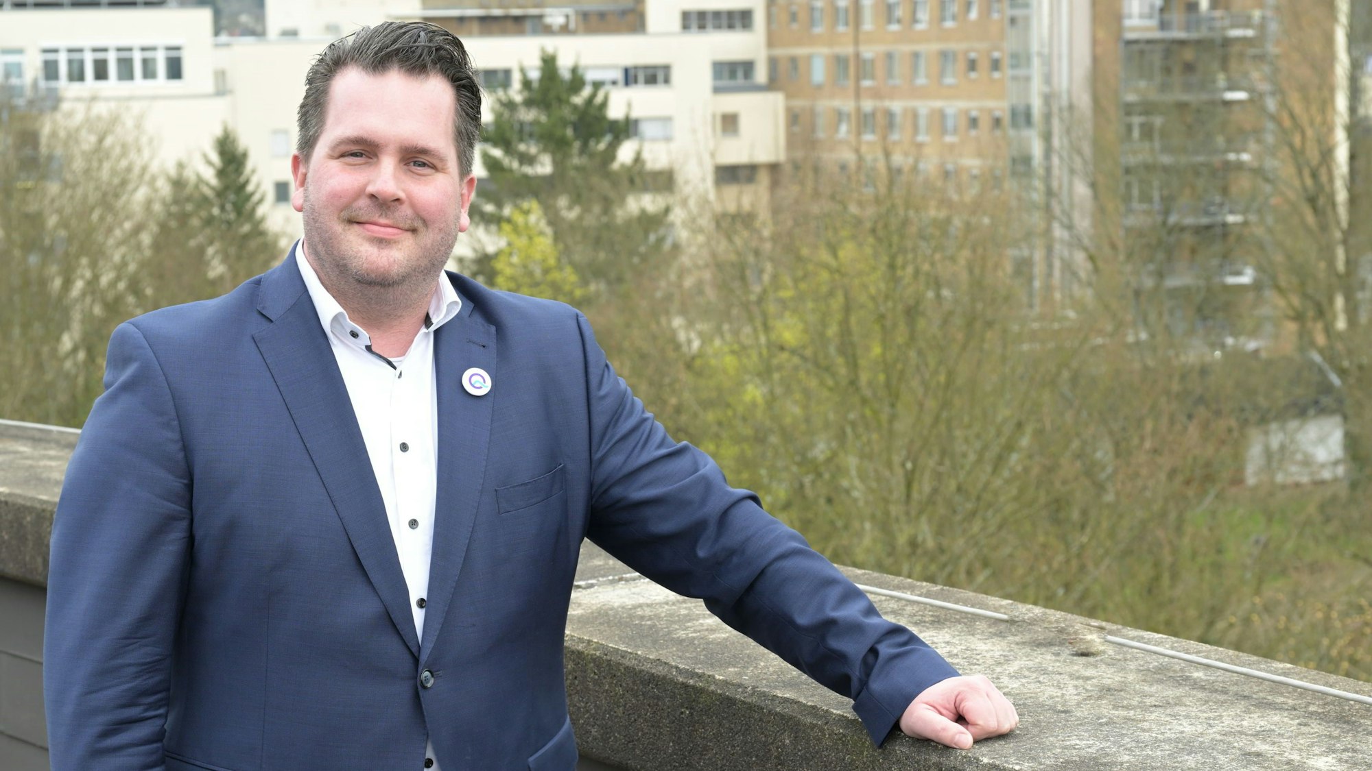 Baut das Evangelische Krankenhaus (Hintergrund) auf dem Quirlsberg weiter aus: Geschäftsführer Sebastian Haeger.Christopher Arlinghaus