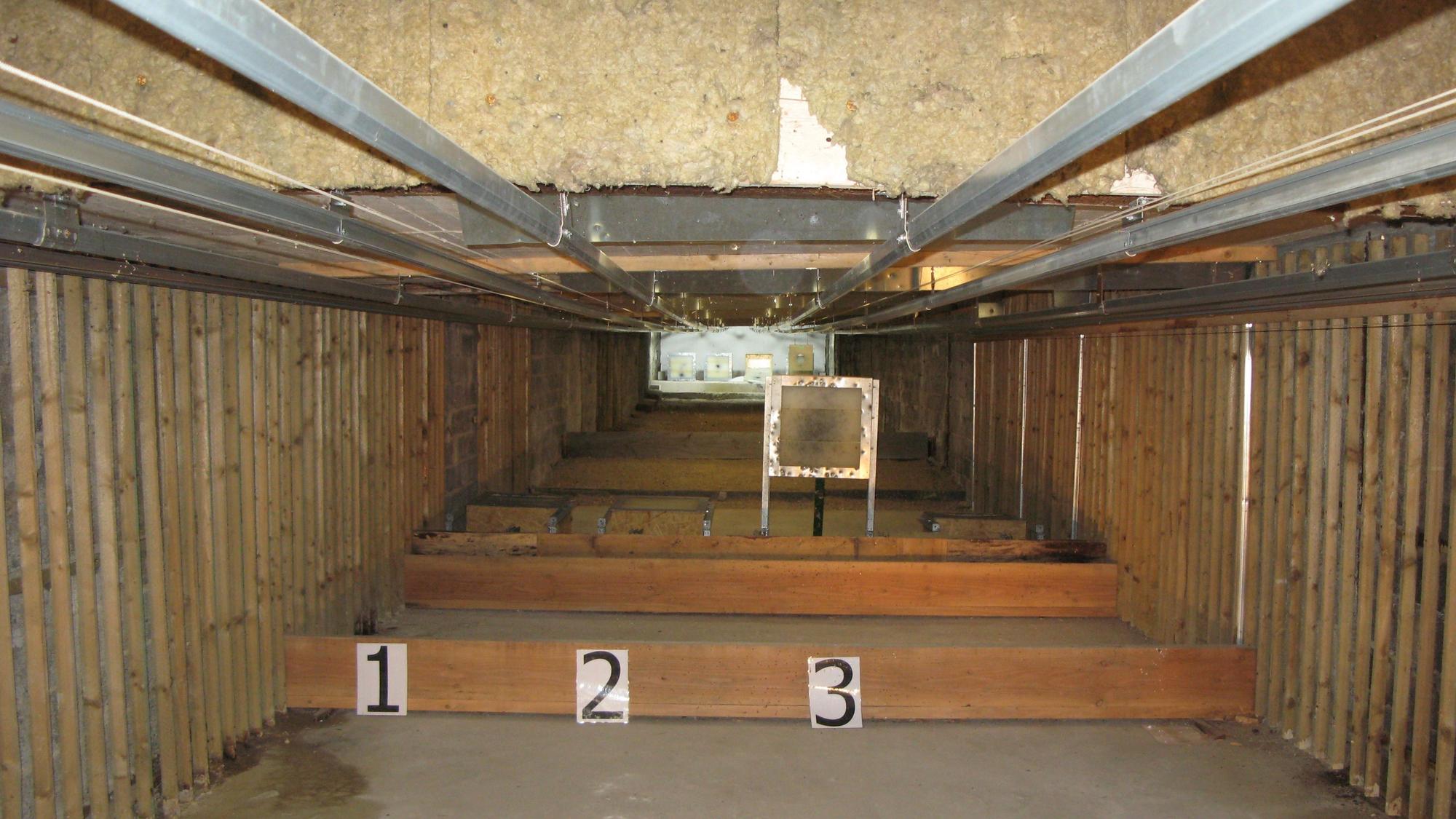 Blick in den 50 Meter langen Kleinkaliber-Schießstand.