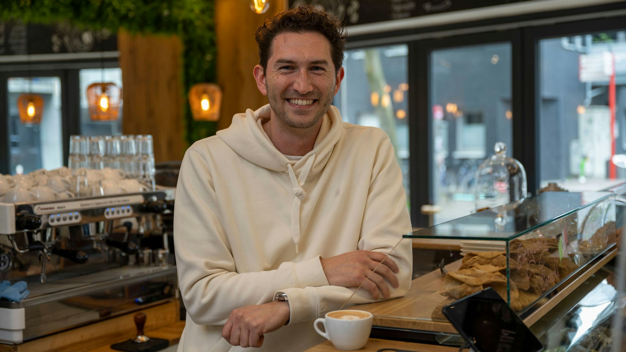 Porträt Massimo Herrmann, Inhaber der Don Gelati Bistro Bar