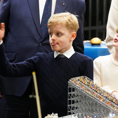 Die Zwillinge Jacques (l) und Gabriella, Kinder von Fürst Albert II. von Monaco und Gattin Charlene, besichtigen die neue Monaco-Welt im Miniatur Wunderland.