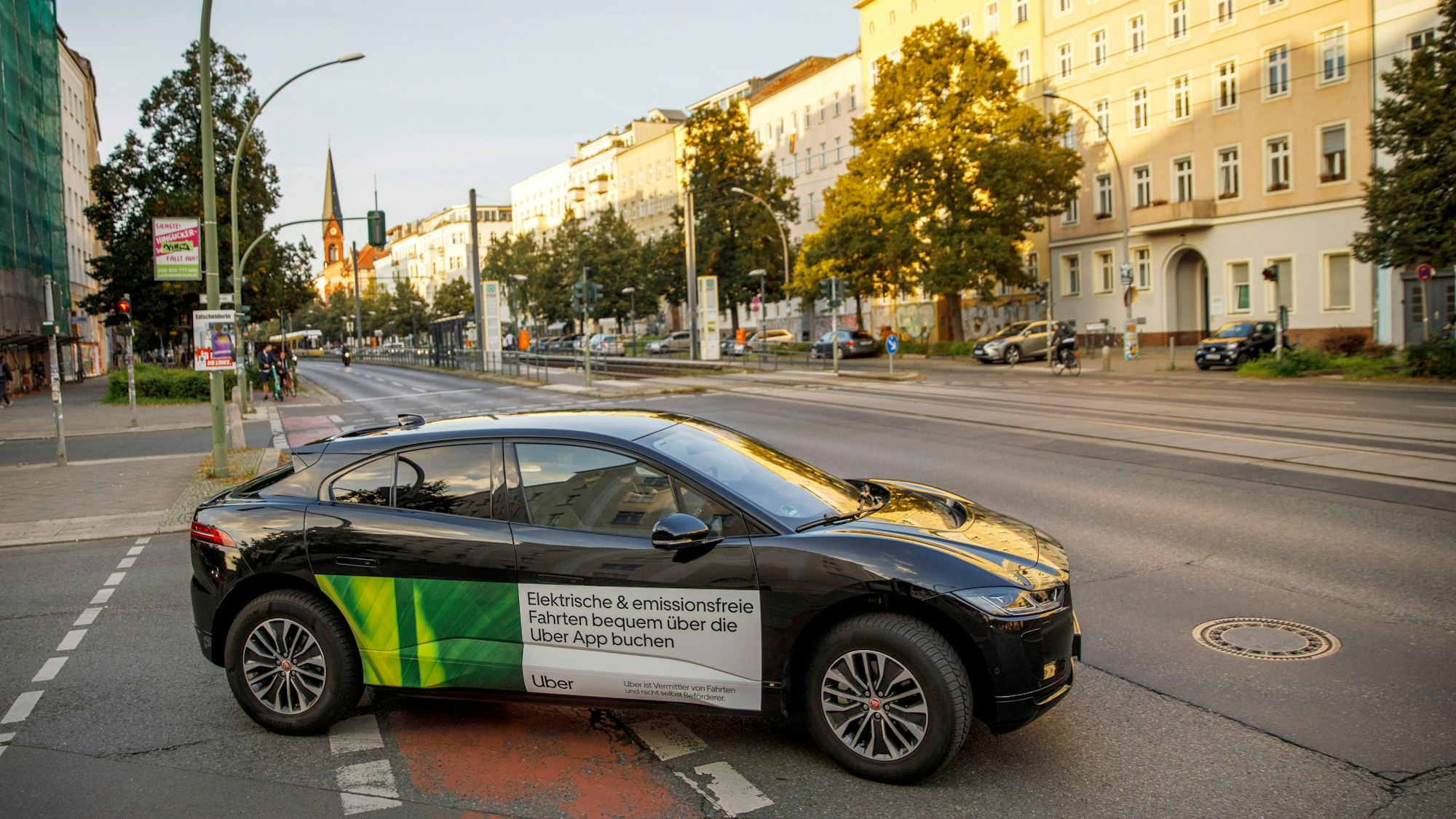 Uber bringt Kurierdienst nach Köln und löst Kritik aus. (Archivbild)