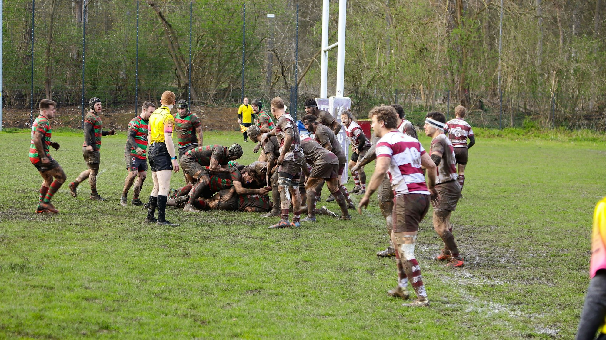23.03.2024, Köln: Rugby Bundesliga Spiel RSV Köln ( rot-weisse Trikots)vs. RK Heusenstamm ( gtün-rote Trikots). Foto:Dirk Borm