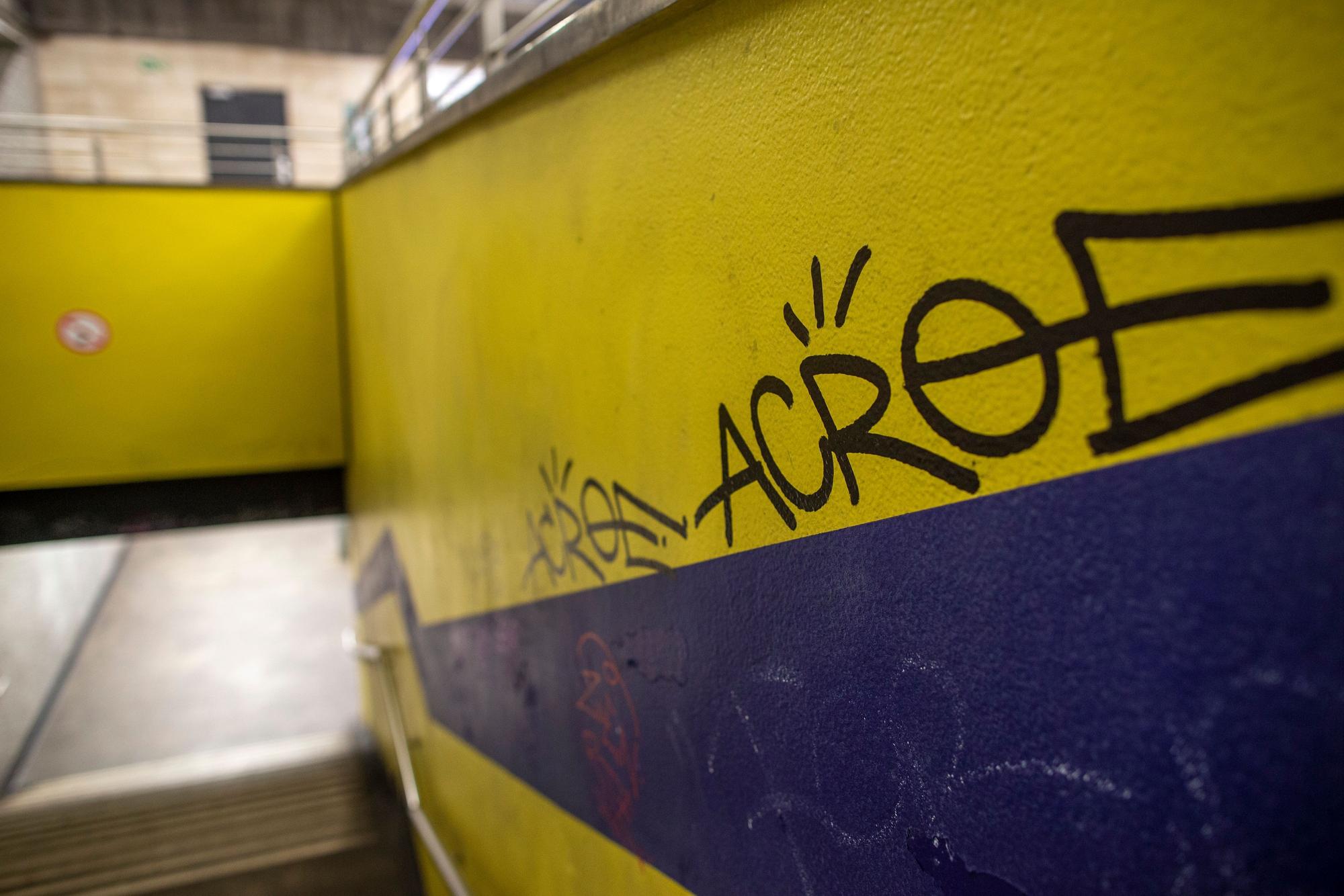 Graffitis in der U-Bahnstation Appelhofplatz.