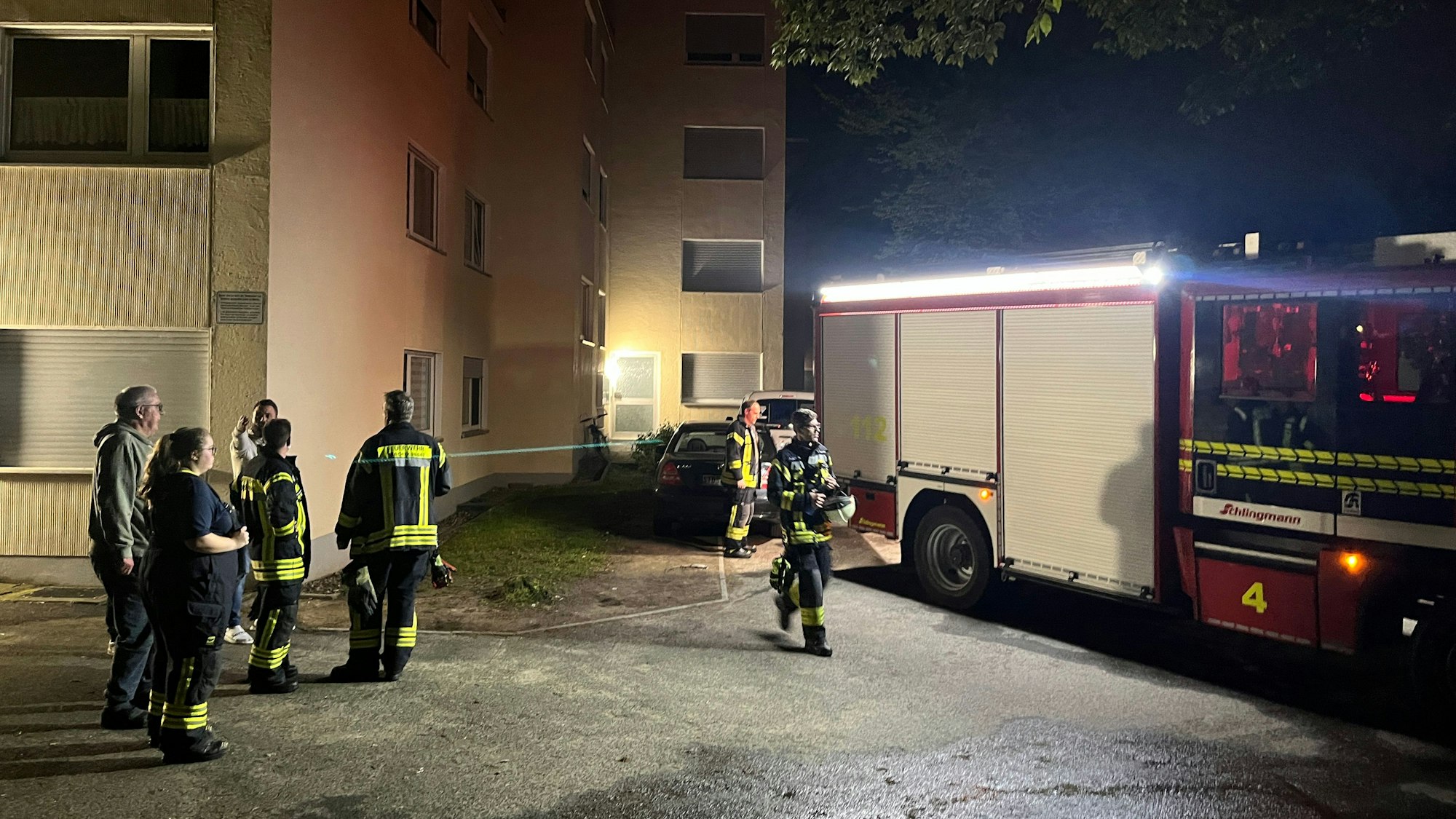 In einem Keller an der Langeler Straße in Lülsdorf haben vermutlich Kinder gezündelt und Papier angesteckt.
