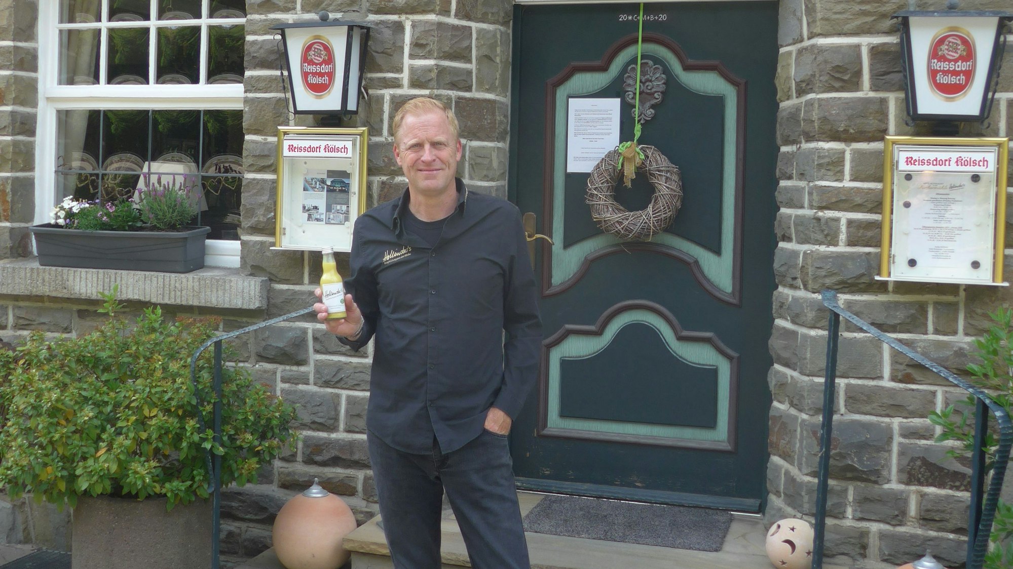 Fischermühle in Overath: Gastgeber Stefan Hollinder präsentiert sein Dressing