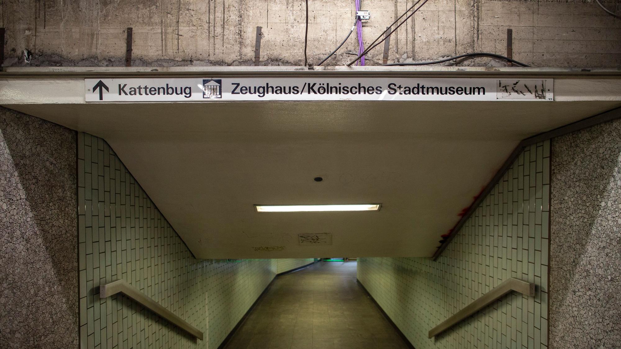 rostlos und verwahrlost: Die Haltestelle Appellhofplatz ist ein schäbiger Ort und wird vemehrt von Drogensüchtigen als Rückzugsort genutzt.