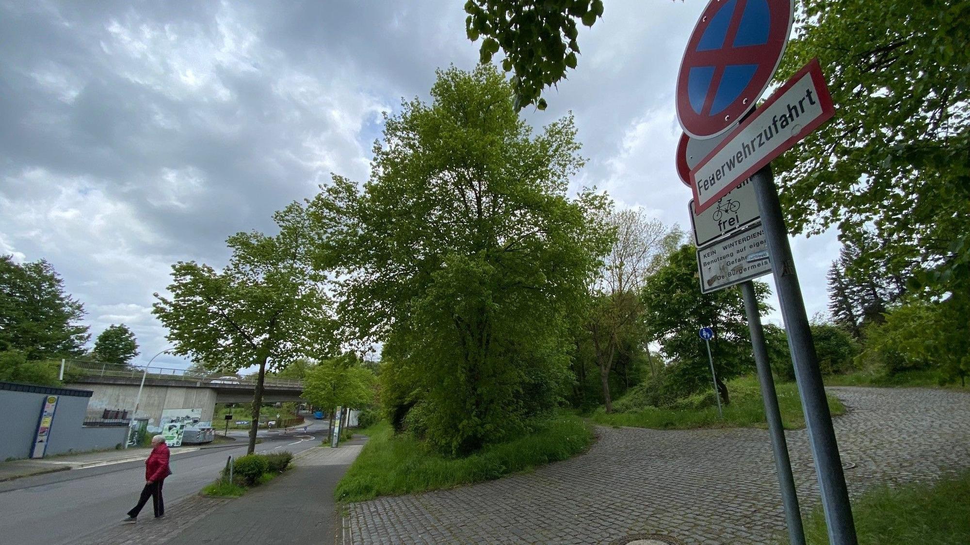 Zu sehen ist die Talstraße in Brühl-Kierberg.