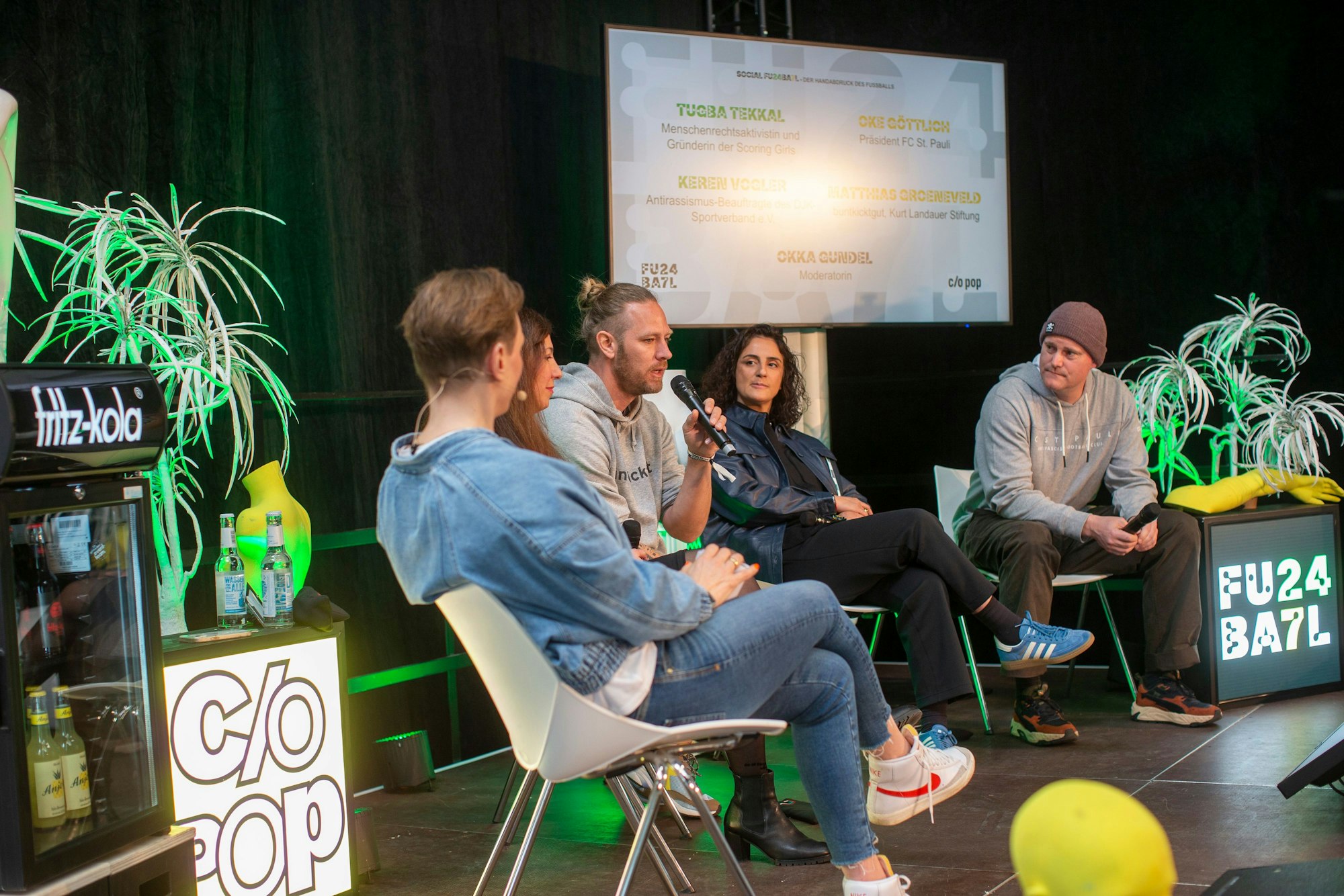 NRW
FU24BA7L lädt ein zur co/pop
Podiumsdiskussion mit Tugba Tekkal, Keren Vogler, Oke Göttlich und Matthias Groeneveld.