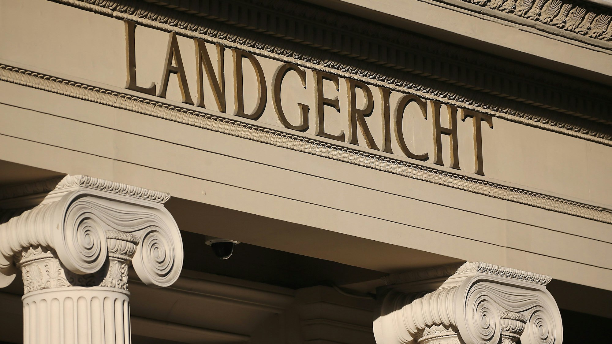 Ansicht der Fassade des Landgerichts in Bonn.