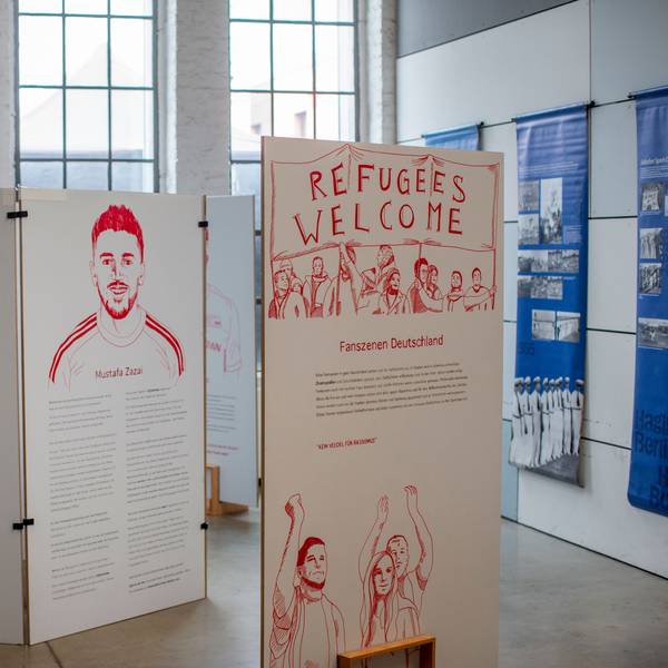 Ausstellung im Rahmen der co/pop
Ausstellung „Flucht, Migration, Fußball“.