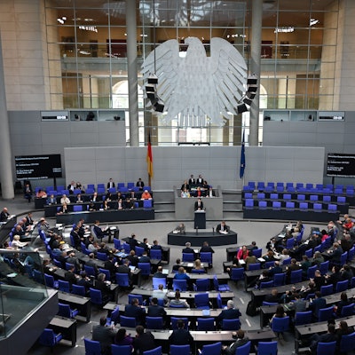 Auf dem Foto ist der Bundestag zu sehen.