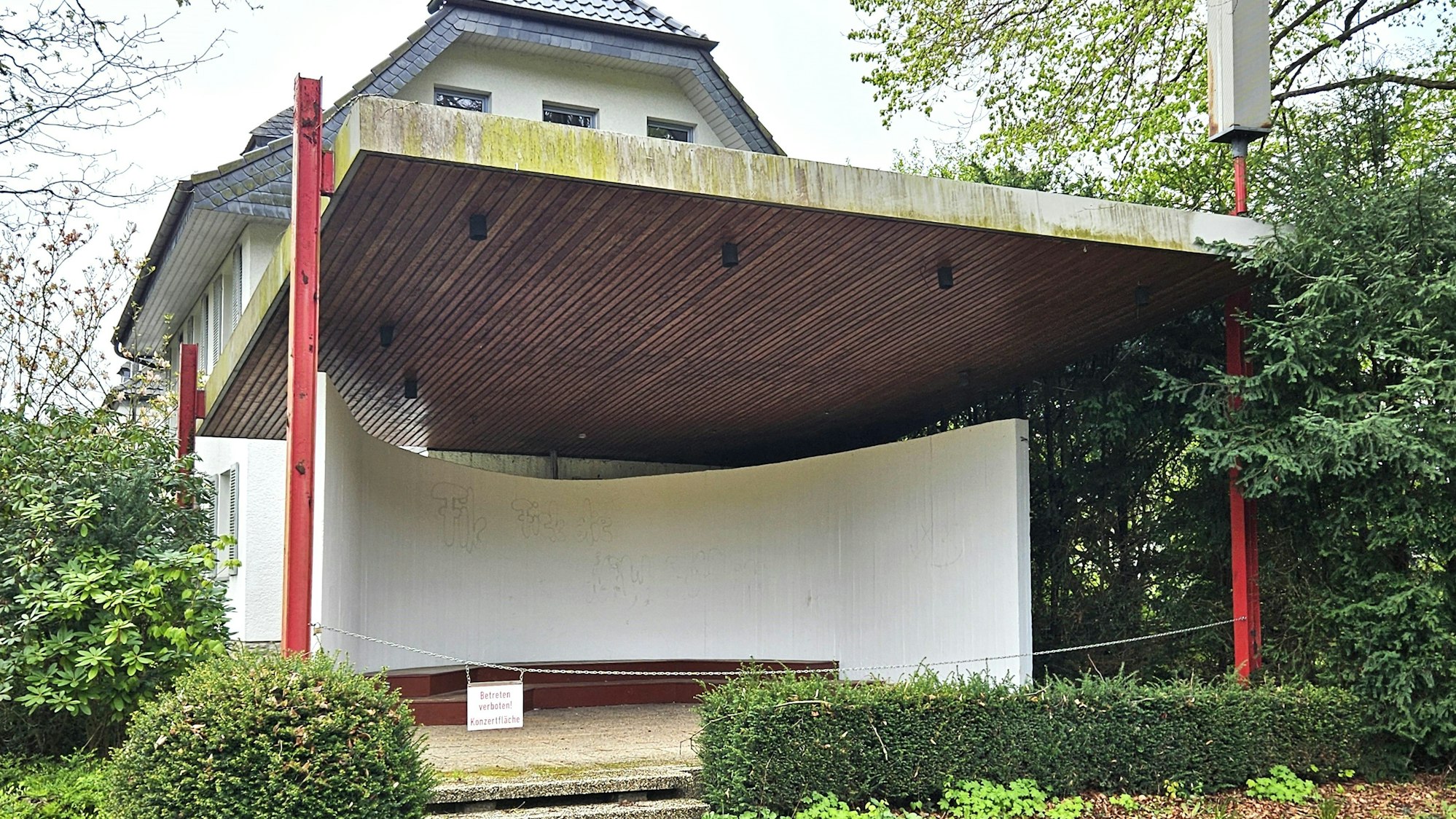 Blick auf den alten Musikpavillon im Kurpark.