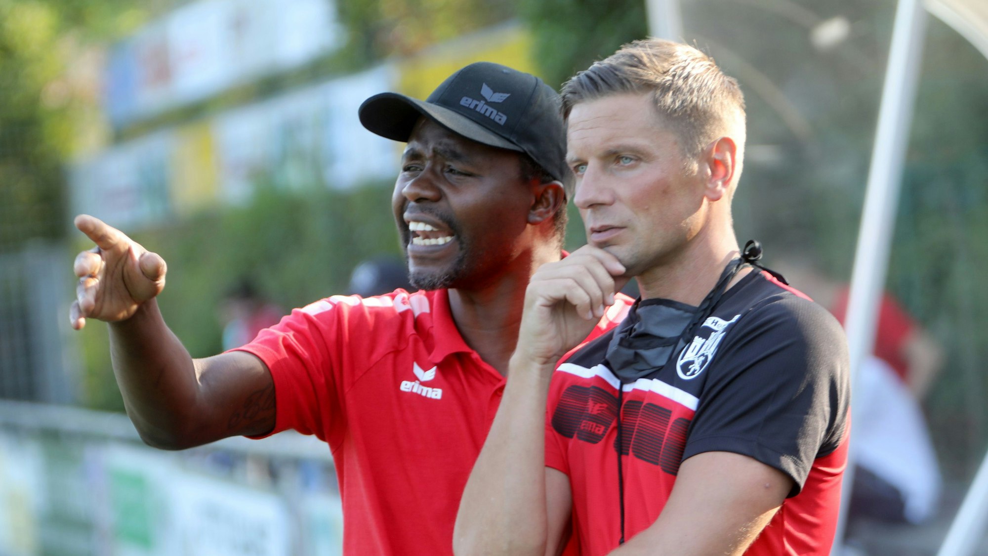 Andrew Sinkala (links) und Marek Dabrowski vom FC Hennef U19