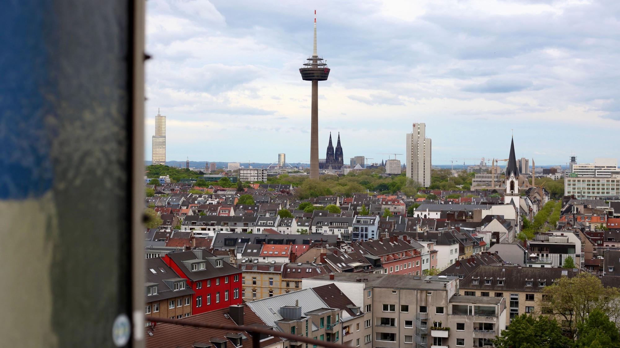 Außerhalb der Lichtkuppel des Heliosturms kann man die gesamte Stadt überblicken.