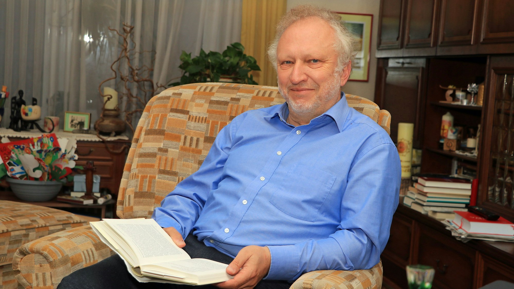 Auf dem Bild ist Pfarrer Christof Dürig zu sehen.