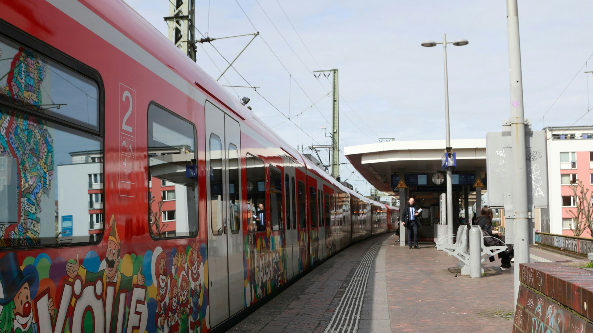 19.03.2024, Köln: Der Bahnhof Hansaring der Deutschen Bahn schneidet in einem Qulitätsranking des Zweckverbands go.Rheinland schlecht ab. Bemängelt wurden hier vor allem der Dreck. Foto: Arton Krasniqi