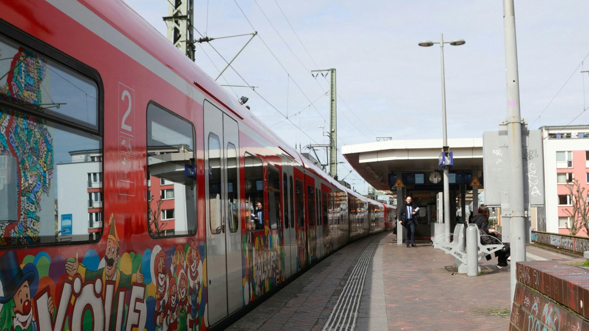 19.03.2024, Köln: Der Bahnhof Hansaring der Deutschen Bahn schneidet in einem Qulitätsranking des Zweckverbands go.Rheinland schlecht ab. Bemängelt wurden hier vor allem der Dreck. Foto: Arton Krasniqi