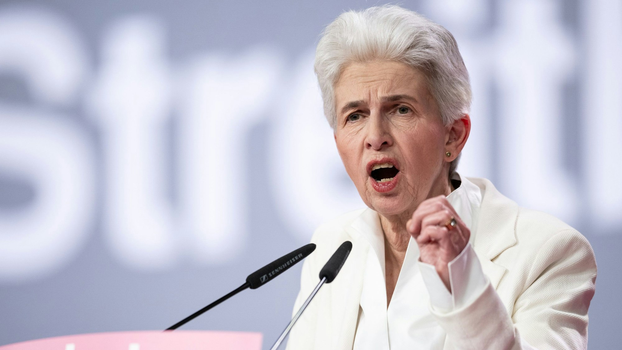 Marie-Agnes Strack-Zimmermann hat eine Äußerung von Bundespräsident Frank-Walter Steinmeier zur Debatte um Waffenlieferungen an die Ukraine scharf kritisiert. (Archivbild)