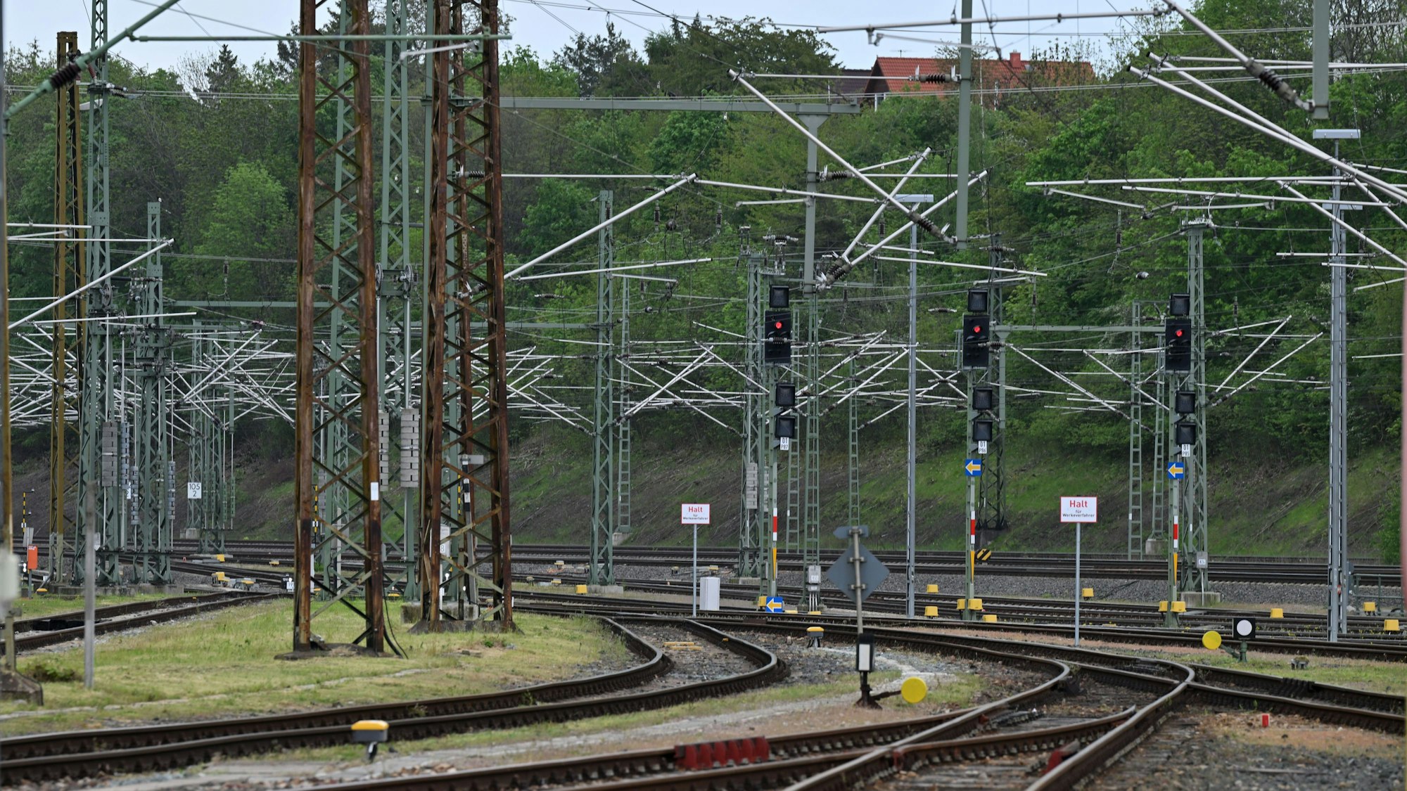 Leere Gleise an einem DB Regio-Werk.