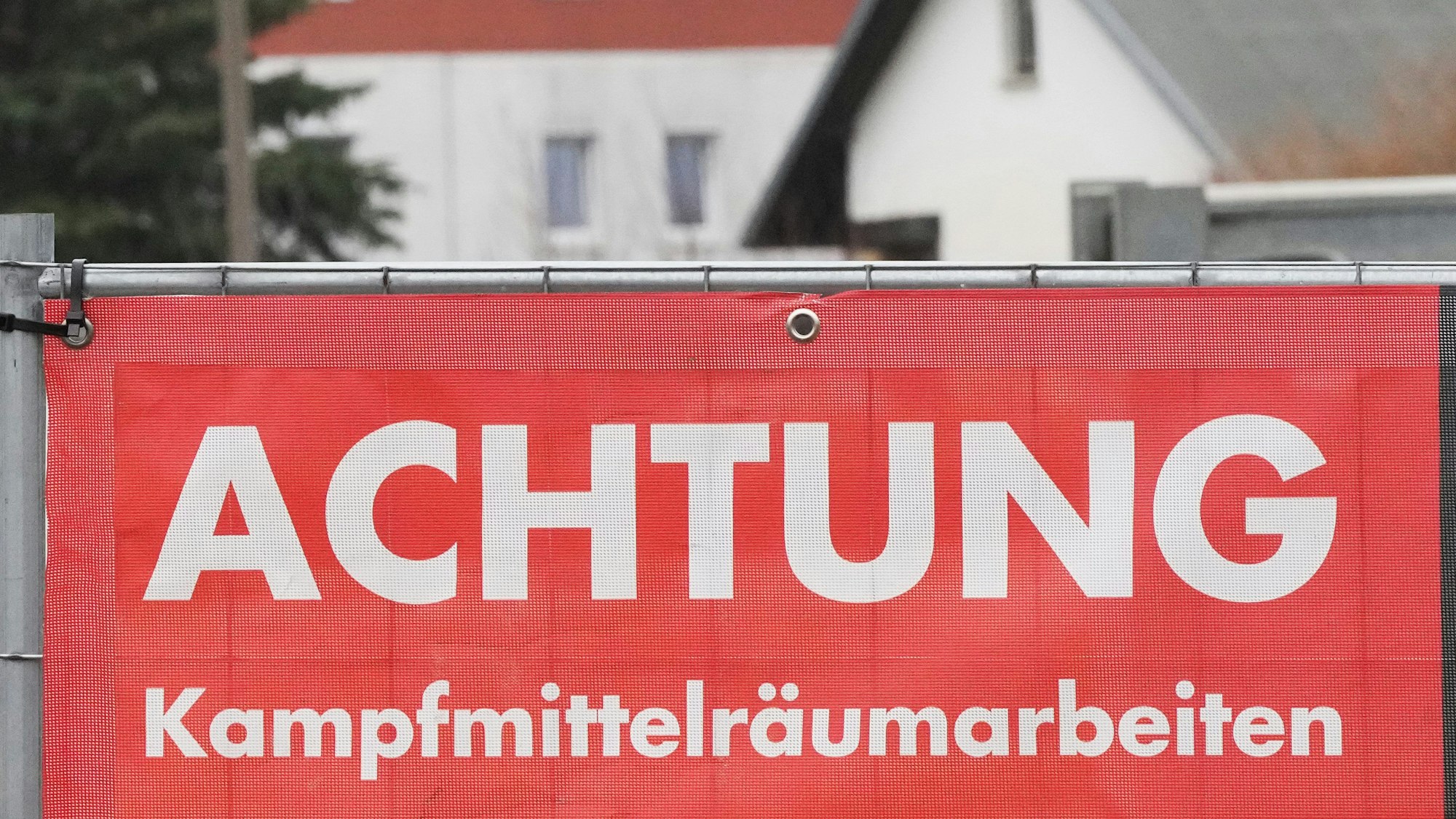 Absperrungen um einen Bombenfund. (Symbolbild)