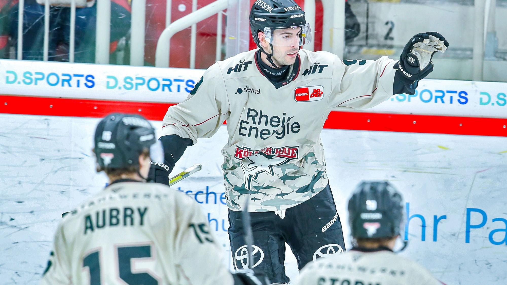 Maximilian Kammerer, Louis-Marc Aubry und Frederik Storm sollen auch im kommenden Jahr für die Haie spielen.