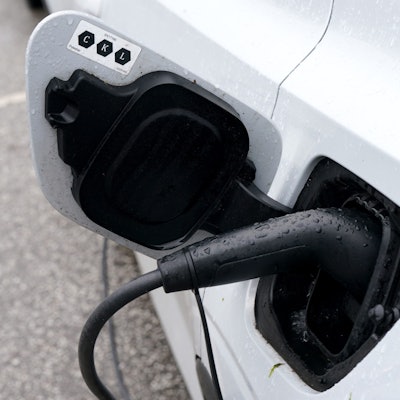 Elektrofahrzeuge sind laut Umfrage derzeit unbeliebt.