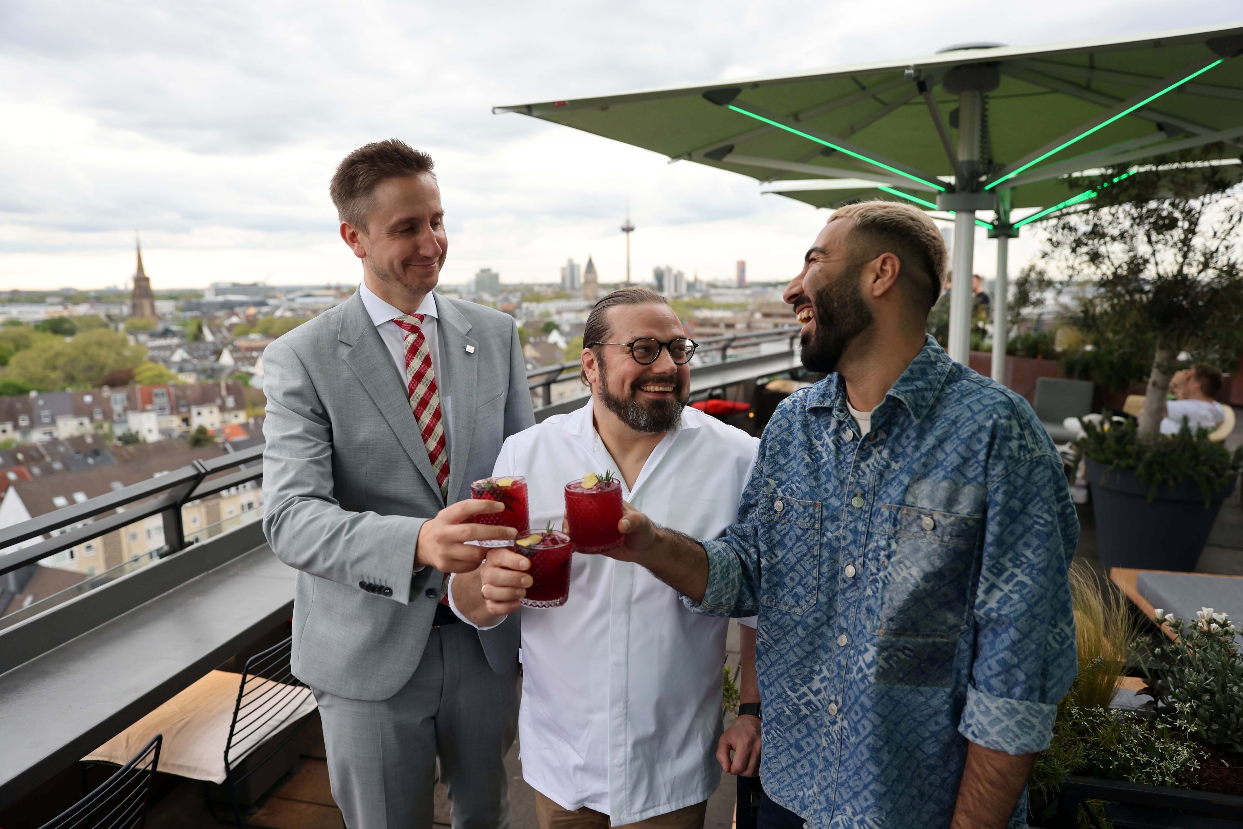Wasserturm-Hotelchef Alexander Lalk, Küchenchef Darrick Carter und Barmanager Ehsan Kasem (von links)