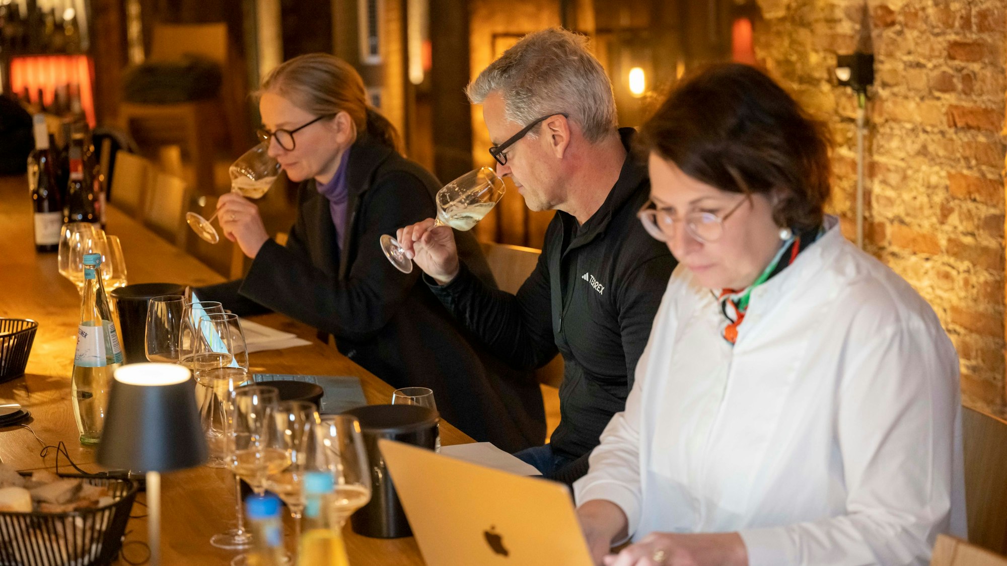 Alkoholfreier Wein im Test. In der WineBank testet eine Jury alkoholhfreie Weine und Schaumweine.