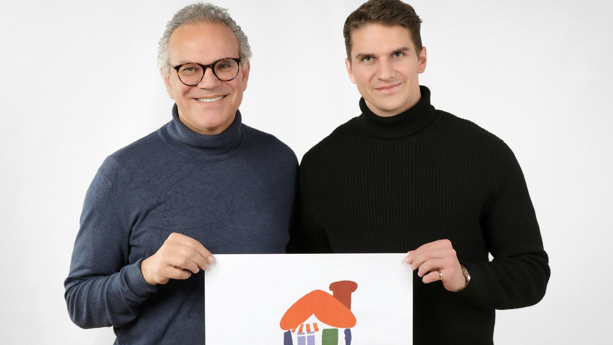 Rolf Becker, Geschäftsführer der Becom steht neben Tim Christopher Becker, Mitglied der Geschäftsleitung.