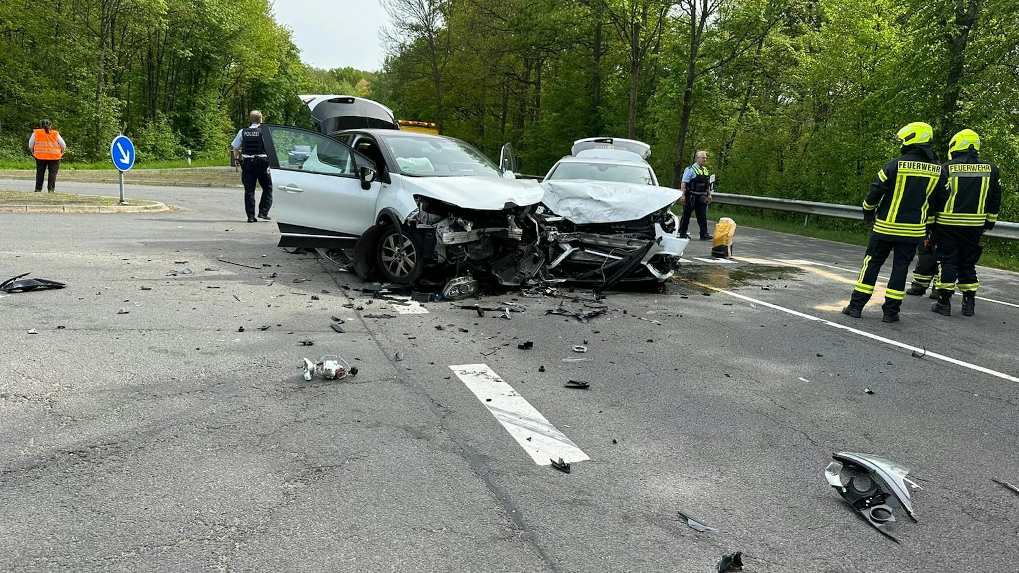 Bei einem Unfall auf der K7 in Windeck sind vier Menschen verletzt worden.