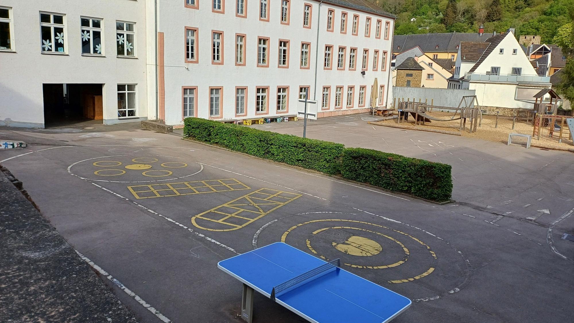 Der Schulhof der Grundschule Bad Münstereifel.