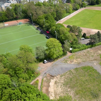 Das Luftbild zeigt den Hockeyplatz, die Sportanlage im Stadion und die alte Radrennbahn.