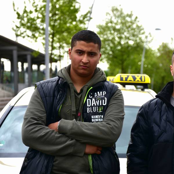 Yasin Smail (links) und Cengiz Karaman (rechts) leiden in Siegburg unter der Uber-Konkurrenz.