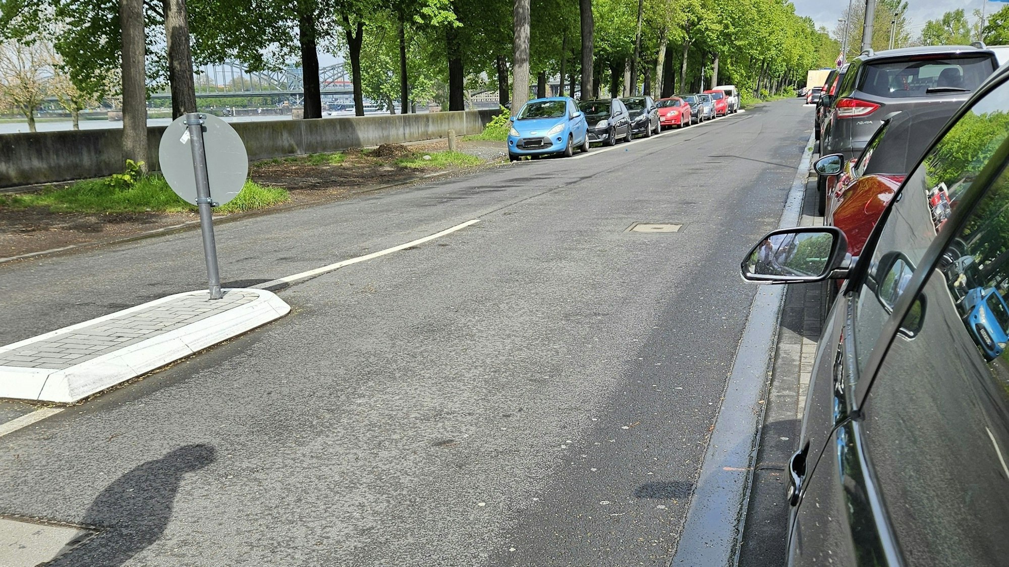 Der Seitenspiegel ist bei dem Fahrmanöver beschädigt worden. Der Bereich ist laut Schütte-Werke nun zu eng für die Lkws.