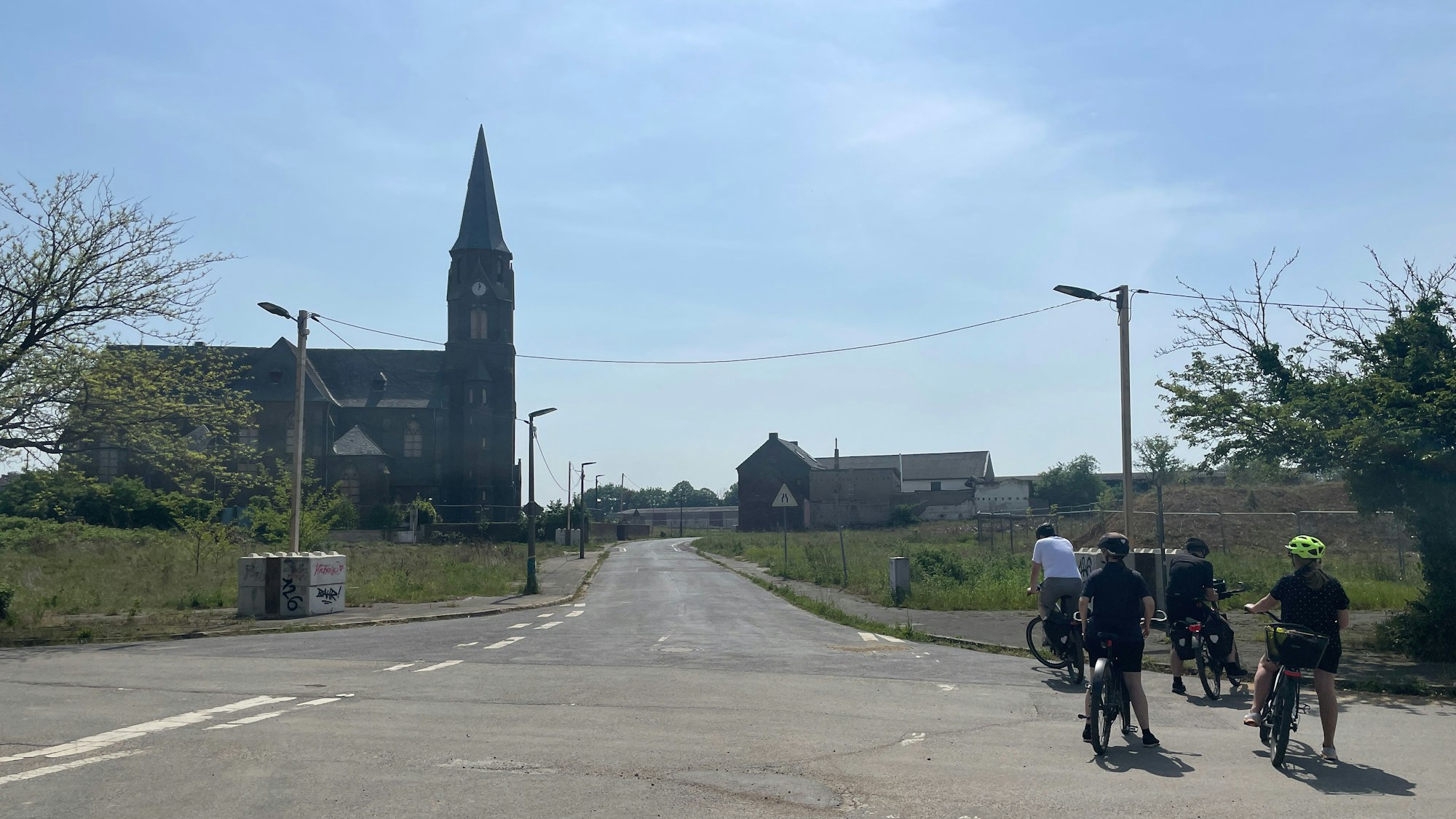 Die entweihte Kirche im verlassenen Dorf Alt-Manheim