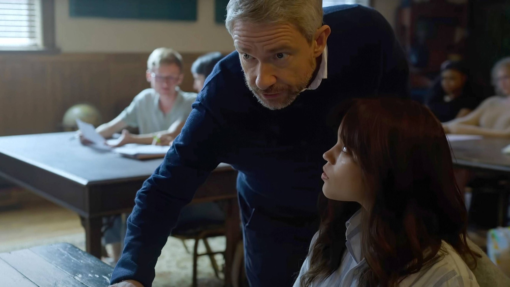 Sherlock-Star Martin Freeman in einer Szene zusammen mit Jenny Ortega im Film „Miller's Girl“. Der Altersunterschied der Darsteller sorgt für Kontroversen.