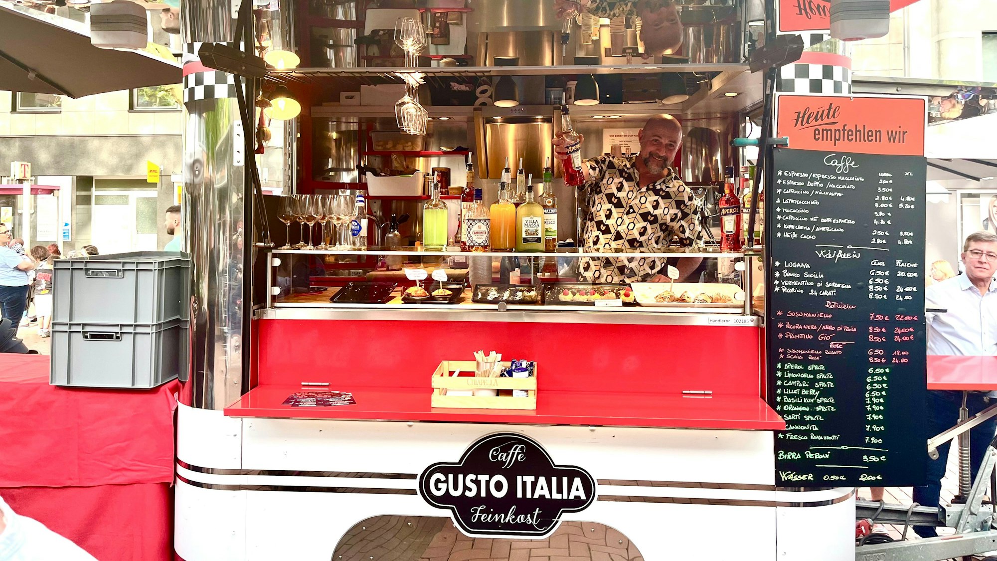 Mario DiMartino bringt mit seinem Wagen italienisches Flair nach Frechen.