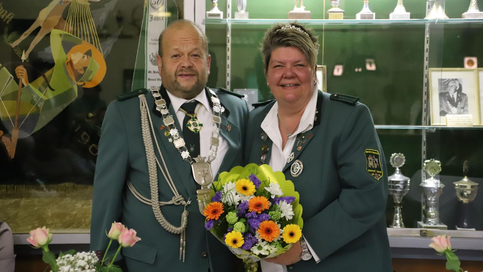 Die Schützenbruderschaft St. Hubertus Warth krönte zum letzten Mal den Schützenkönig, Schützenkaiser Dietmar Lütz mit Frau Sabine.