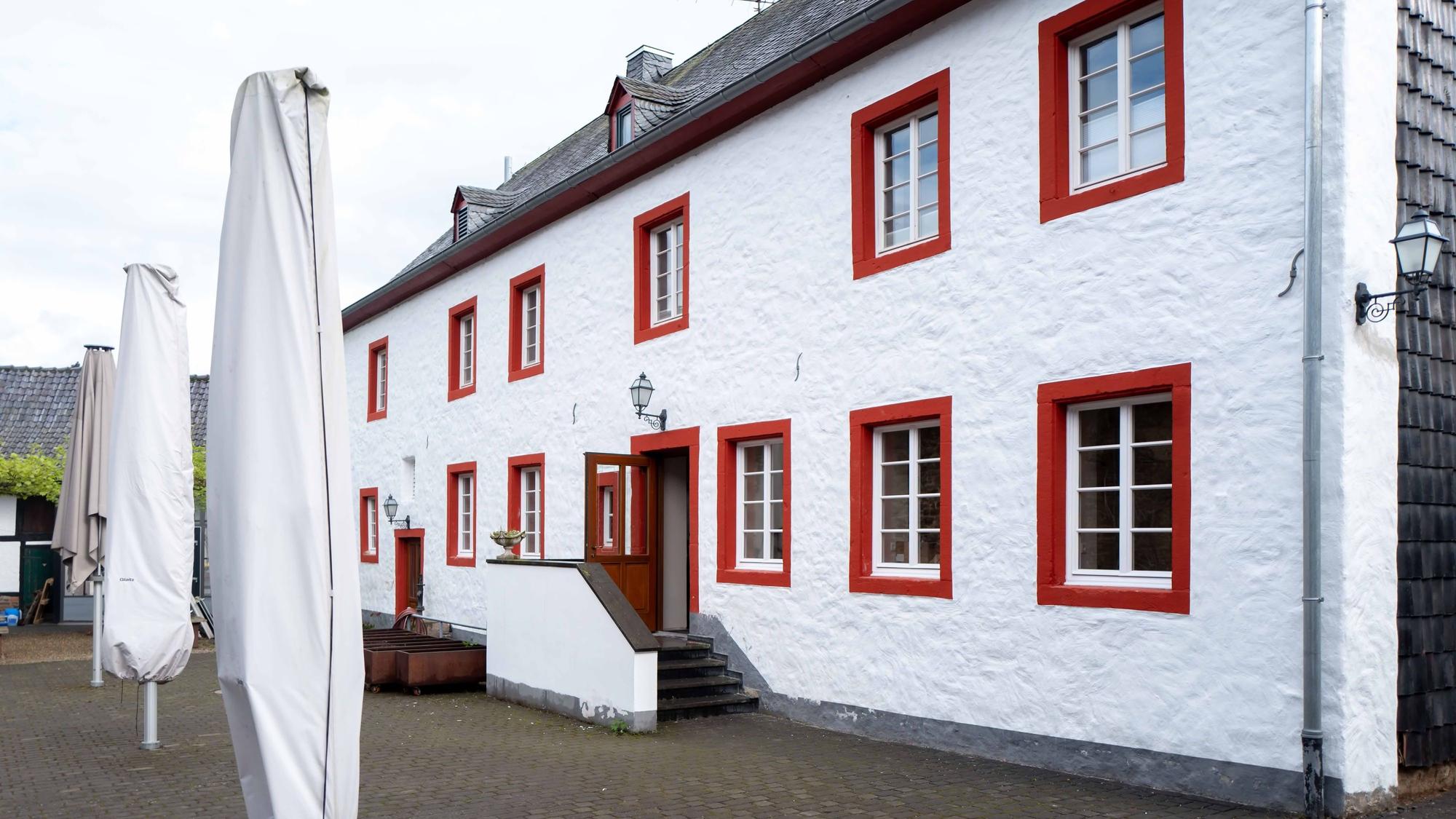Das Bild zeigt das Brauhaus in Kreuzweingarten.