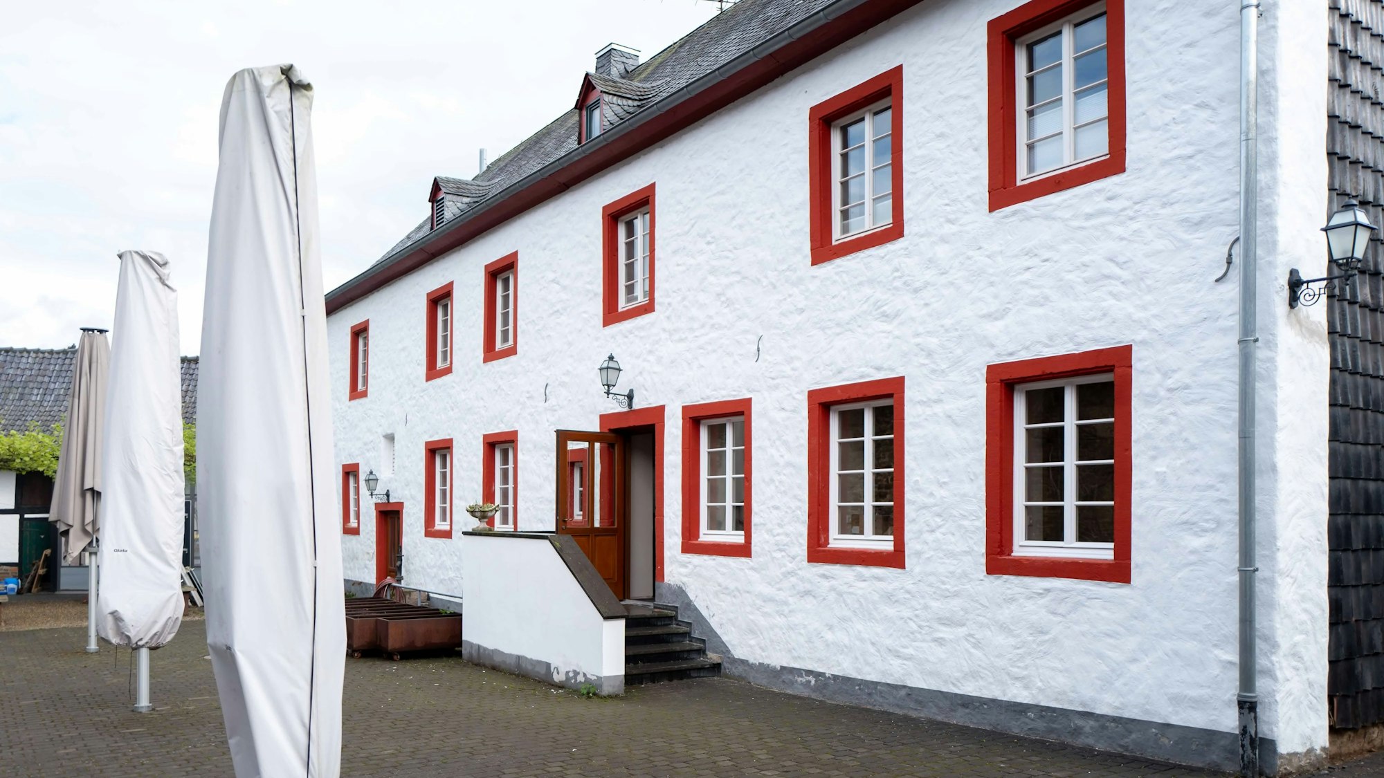 Das Bild zeigt das Brauhaus in Kreuzweingarten.