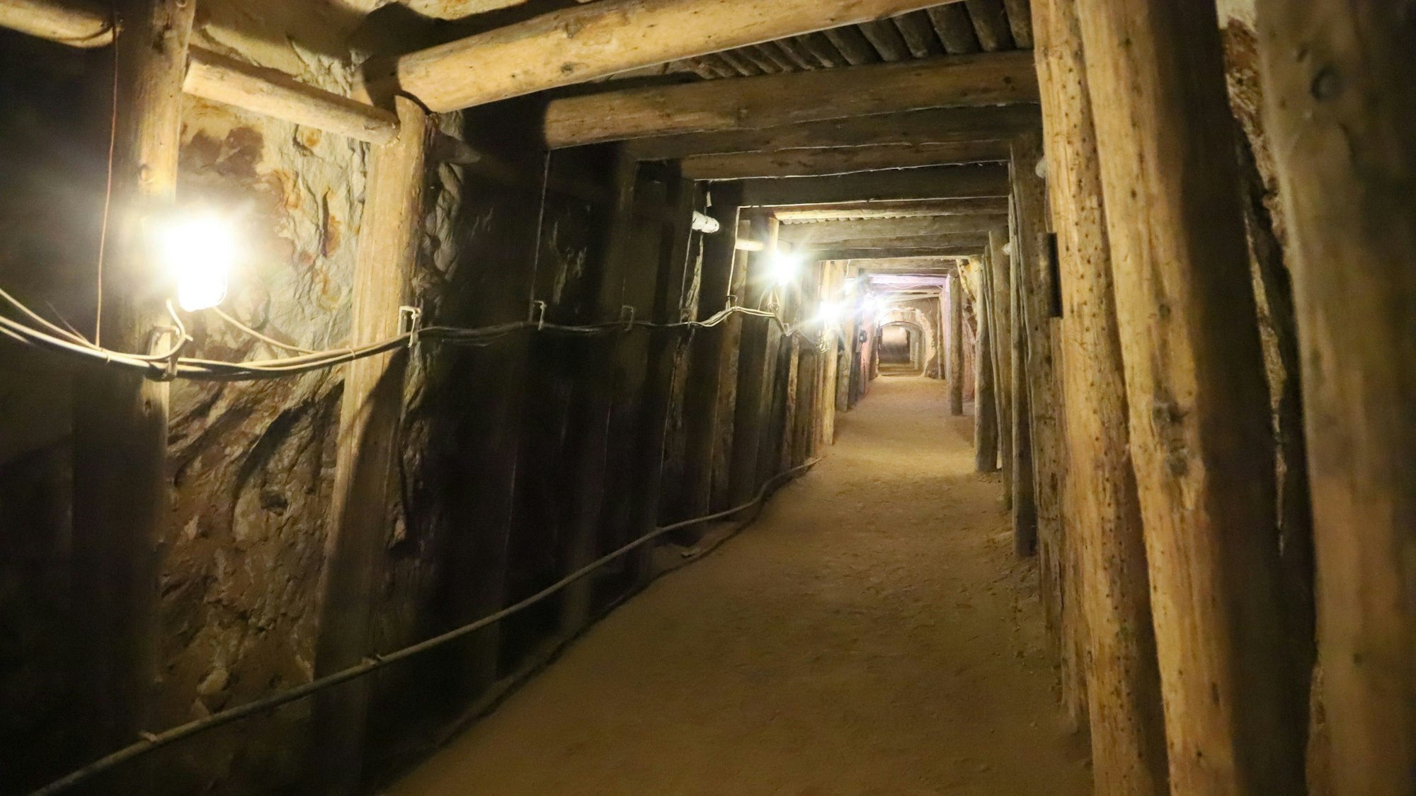 Das Bild zeigt einen Bergwerkstollen der Grube Günnersdorf in Mechernich.