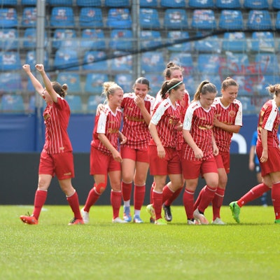 Torjubel von den Spielerinnen von Fortuna Köln nach der 1:0 Führung, 13.08.2023, Bochum, DFB-Pokal der Frauen, Runde 1, VfL Bochum - SC Fortuna Köln, DFB/DFL REGULATIONS PROHIBIT ANY USE OF PHOTOGRAPHS AS IMAGE SEQUENCES AND/OR QUASI-VIDEO. *** Goal celebration from the players of Fortuna Cologne after the 1 0 lead, 13 08 2023, Bochum, DFB Pokal der Frauen, Runde 1, VfL Bochum SC Fortuna Köln, DFB DFL REGULATIONS PROHIBIT ANY USE OF PHOTOGRAPHS AS IMAGE SEQUENCES AND OR QUASI VIDEO xklx