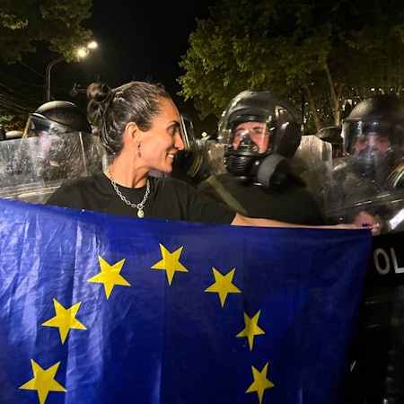 „Wir werden nie wieder Teil Russlands sein“, sagen die Demonstranten in der georgischen Hauptstadt Tiflis. Erneut kam es am Mittwoch zu Massenprotesten gegen den pro-russischen Kurs der Regierung des Landes.
