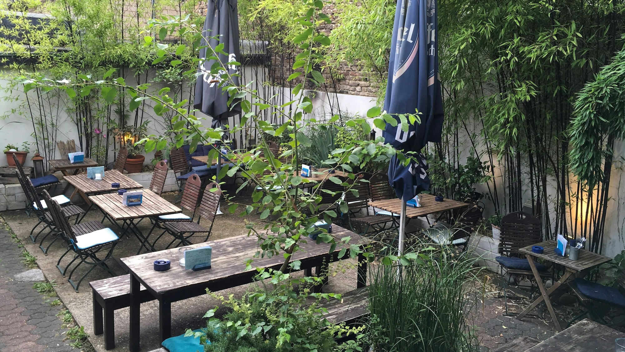 Blick in den Biergarten Meer sehen in Ehrenfeld.