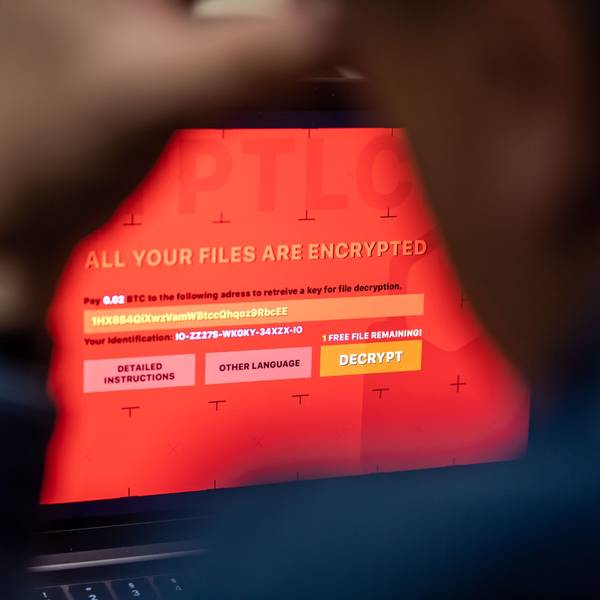 Ein Laptop ist durch einen Cyberangriff verschlüsselt worden. Aus den Mail-Postfächern der SPD wurden durch russische Hacker offenbar während eines Angriffs Daten entwendet. (Symbolbild)