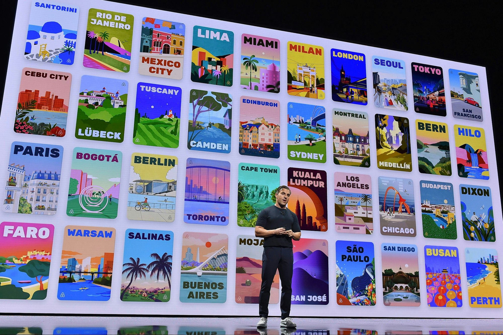 Brian Chesky bei der Präsentation der neuen Angebote