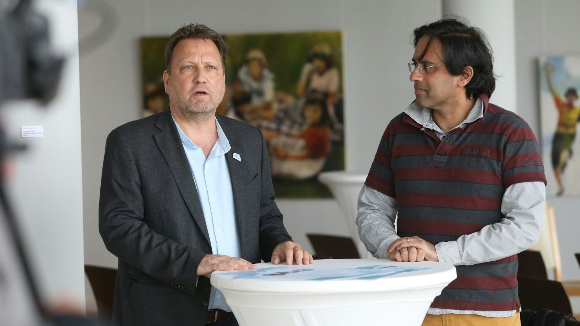 Bürgermeister Lutz Wagner (links) und Fabiano Pinto bei der Vorstellung.