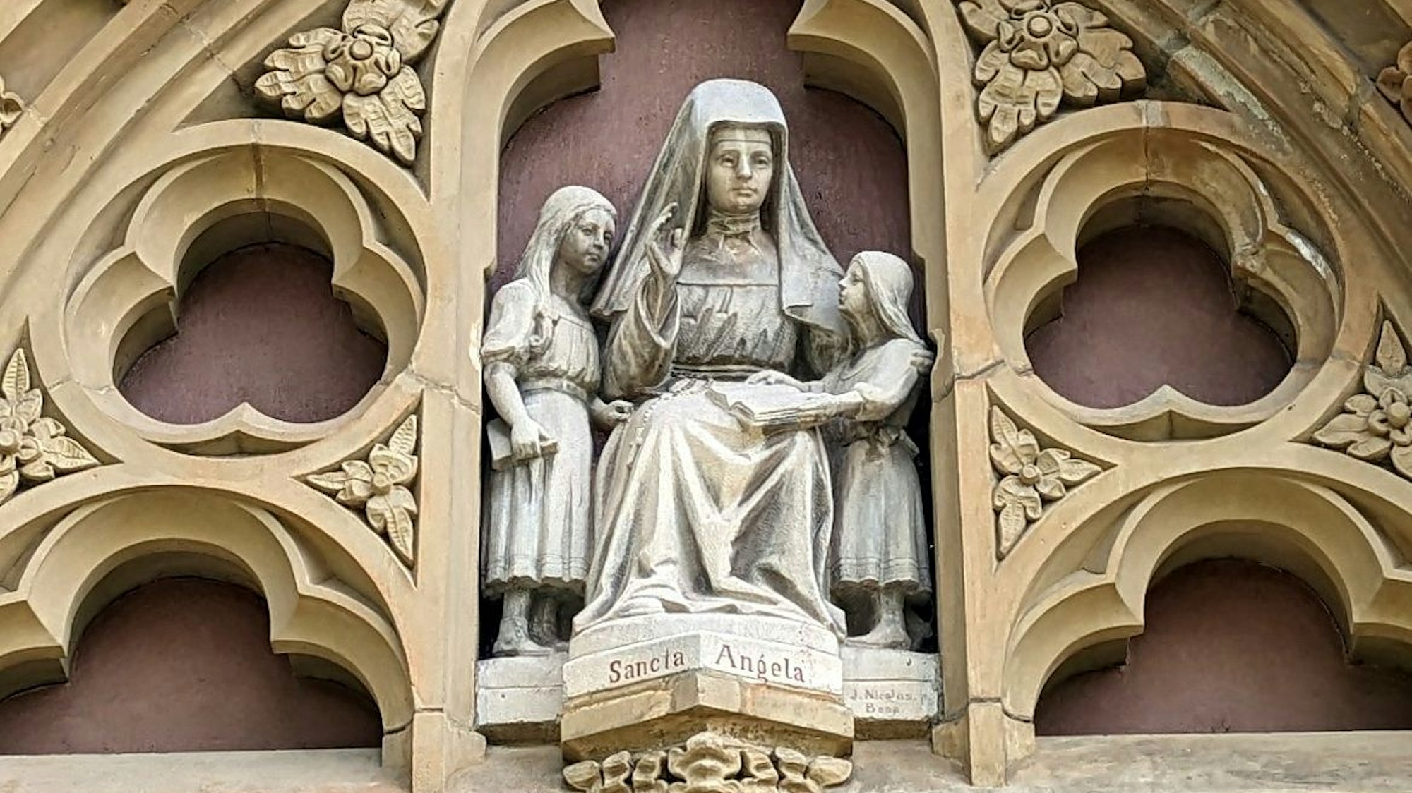 Der neue Schulleiter Carsten Oerder orientiert sich an den Prinzipien der Heiligen Angela.