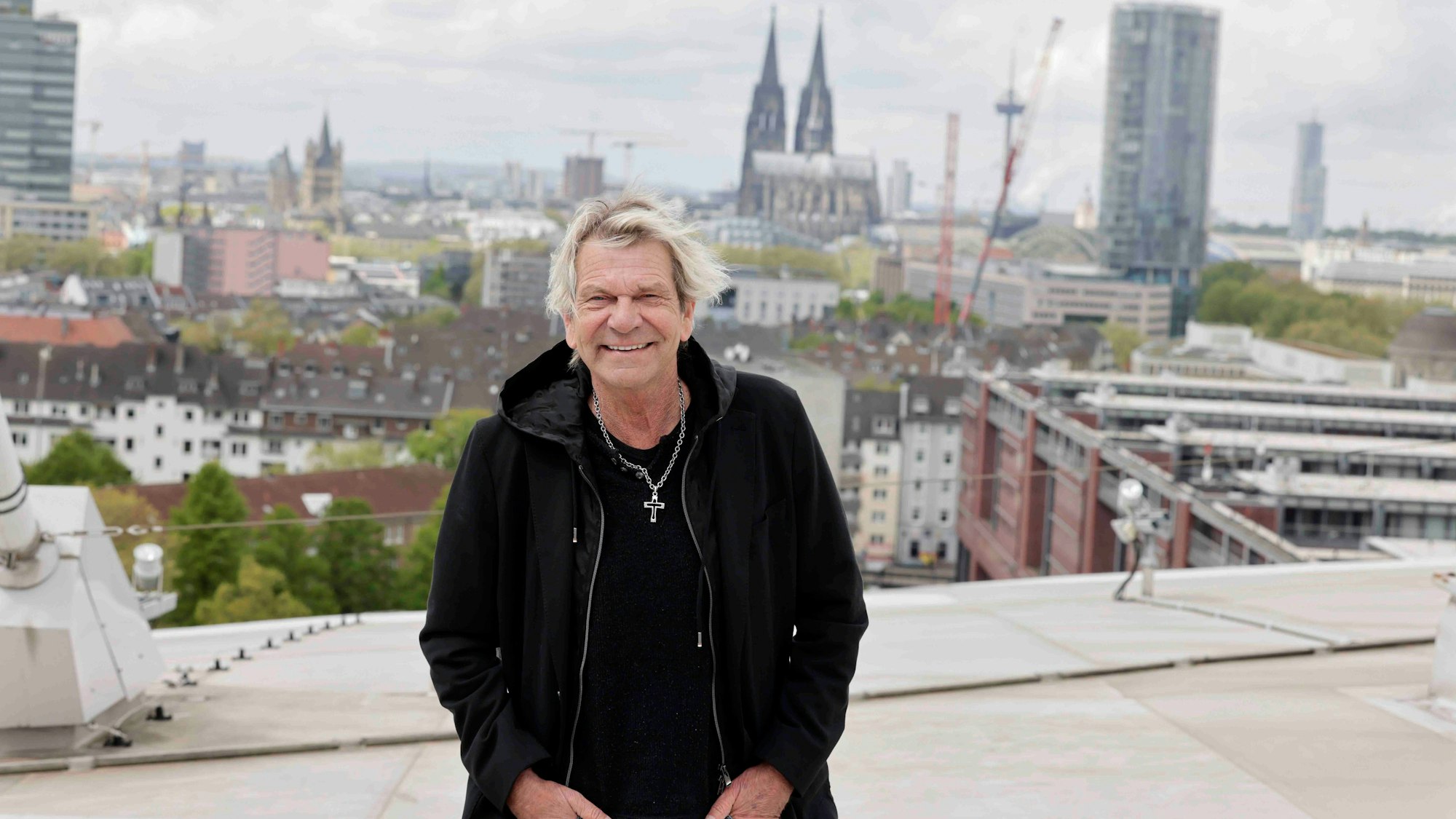 Matthias Reim auf dem Dach der Kölner Lanxess-Arena.